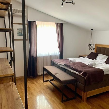 Motel Kiwi Grude ภายนอก รูปภาพ