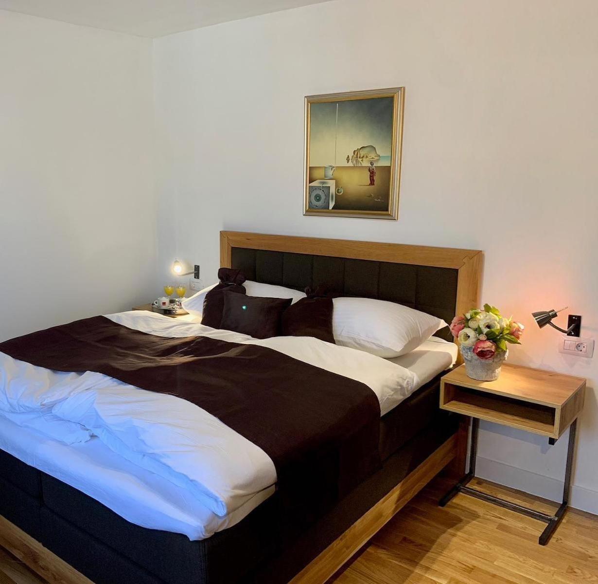 Motel Kiwi Grude ภายนอก รูปภาพ