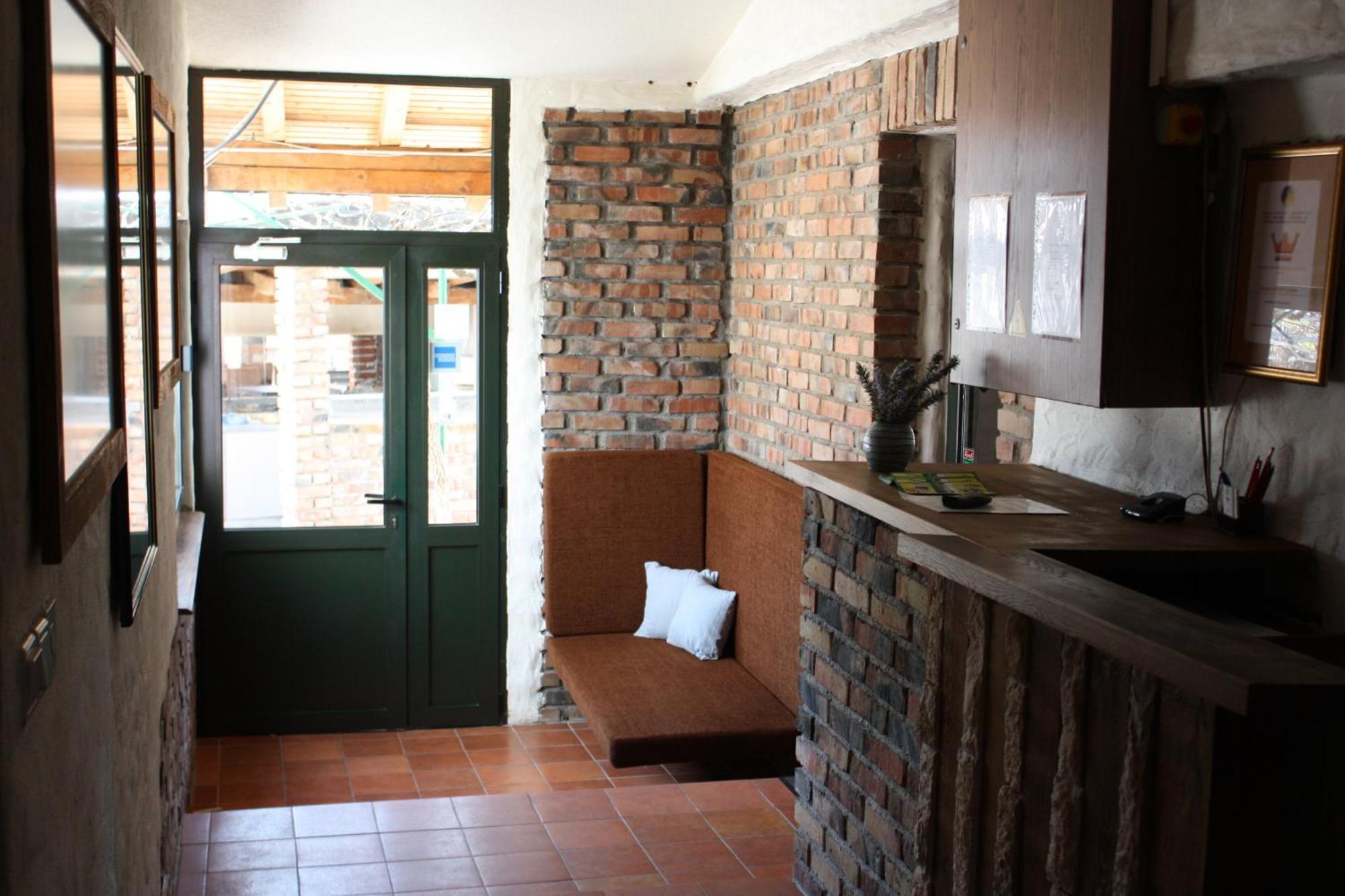 Motel Kiwi Grude ภายนอก รูปภาพ