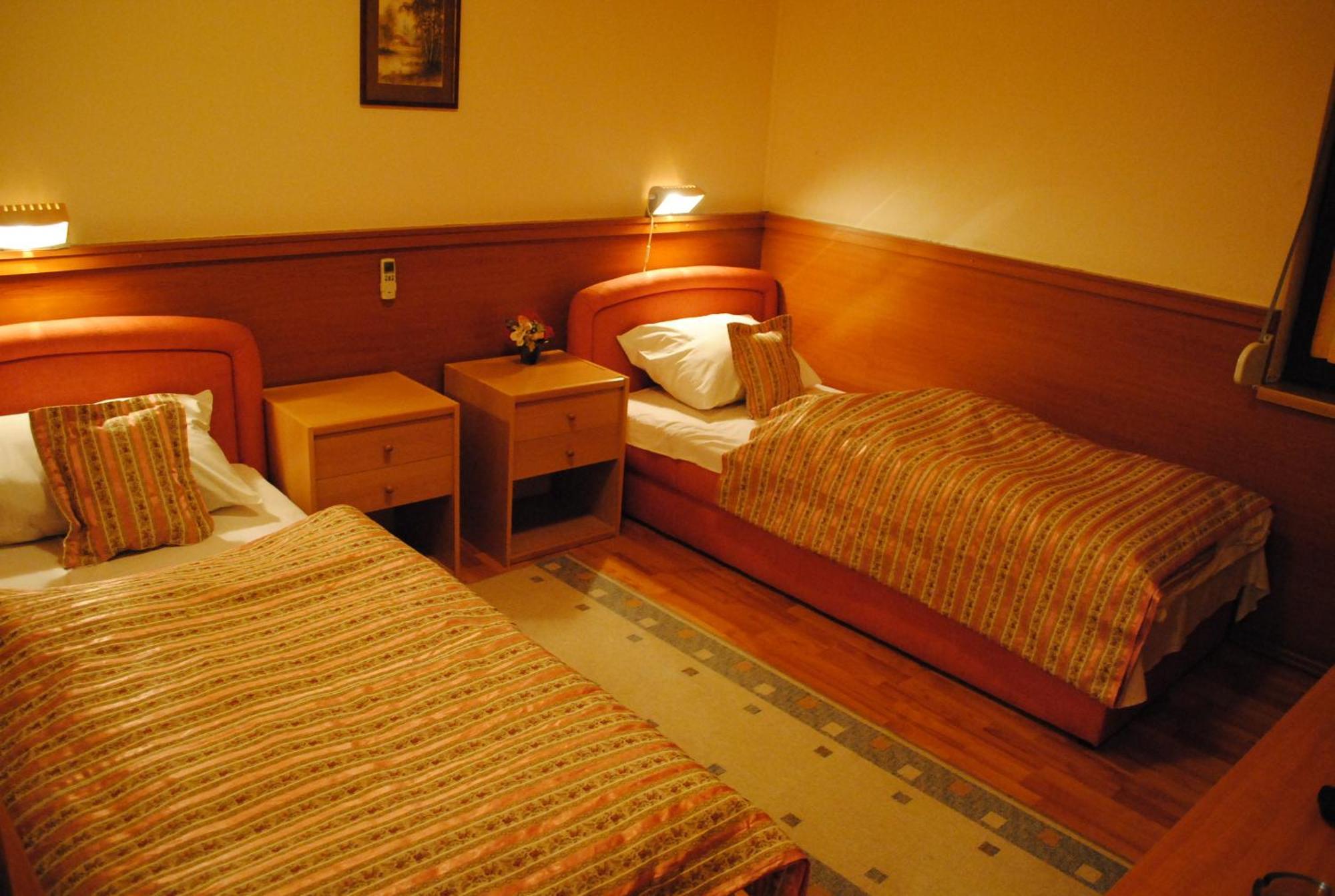 Motel Kiwi Grude ห้อง รูปภาพ