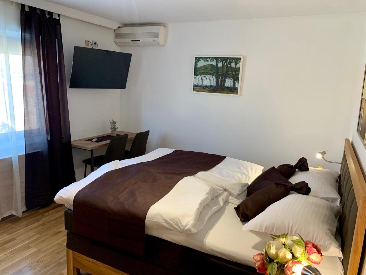 Motel Kiwi Grude ภายนอก รูปภาพ