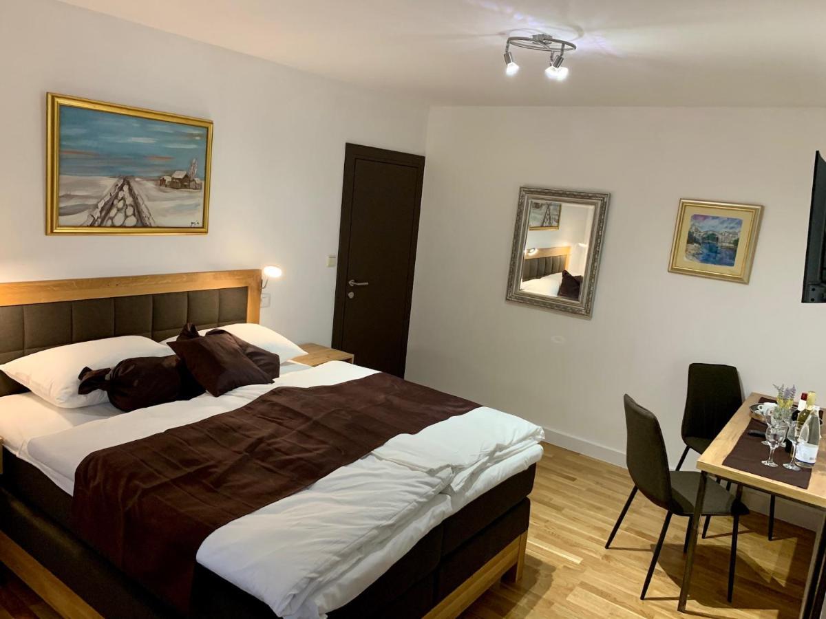 Motel Kiwi Grude ภายนอก รูปภาพ