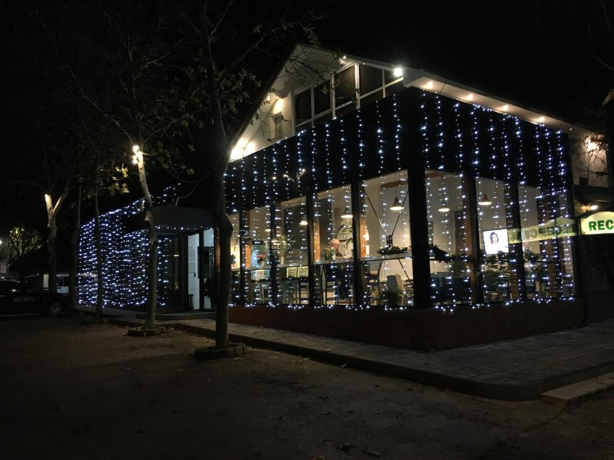 Motel Kiwi Grude ภายนอก รูปภาพ
